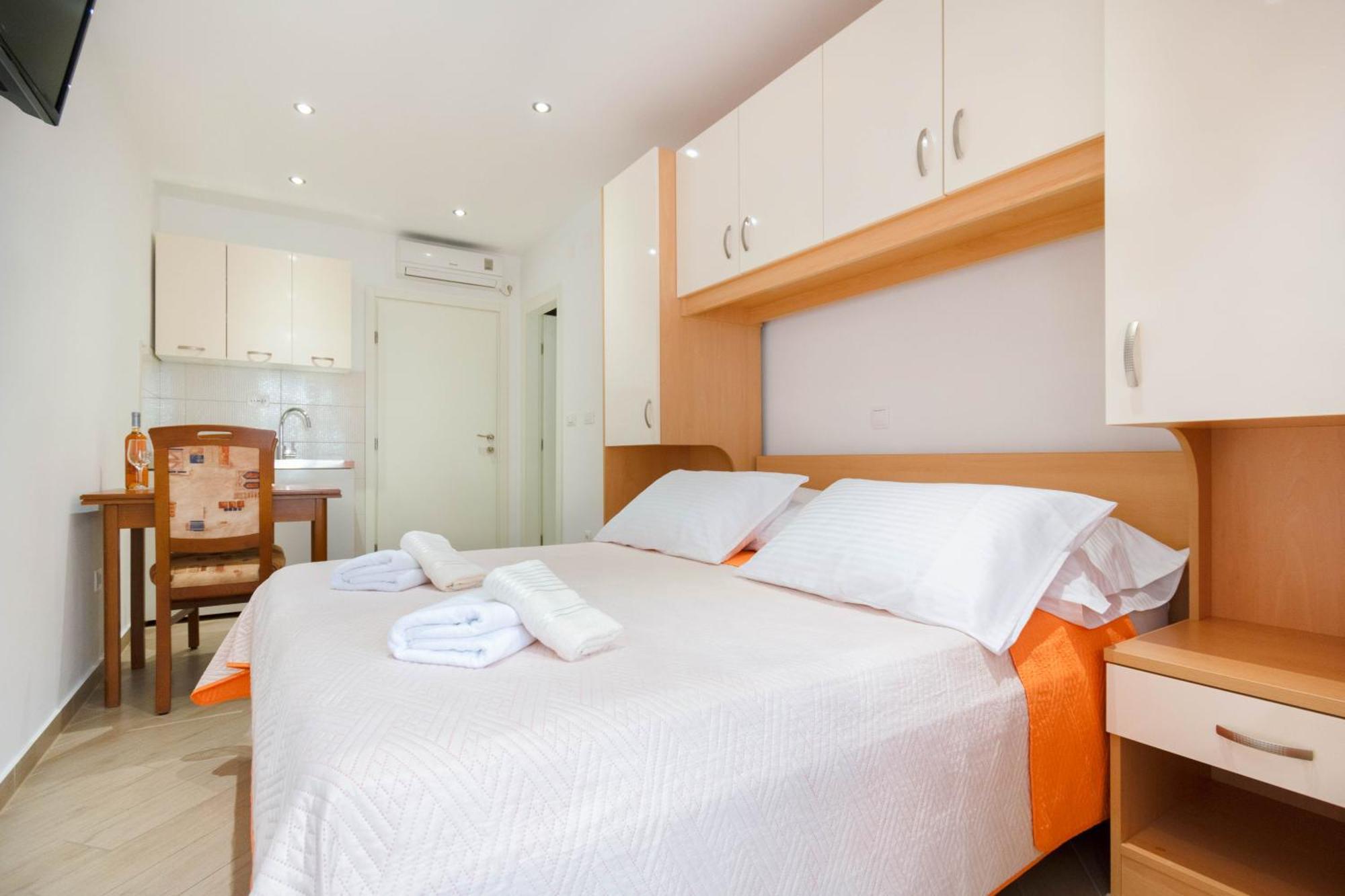 Studio Apartmani Dora Makarska Exterior foto
