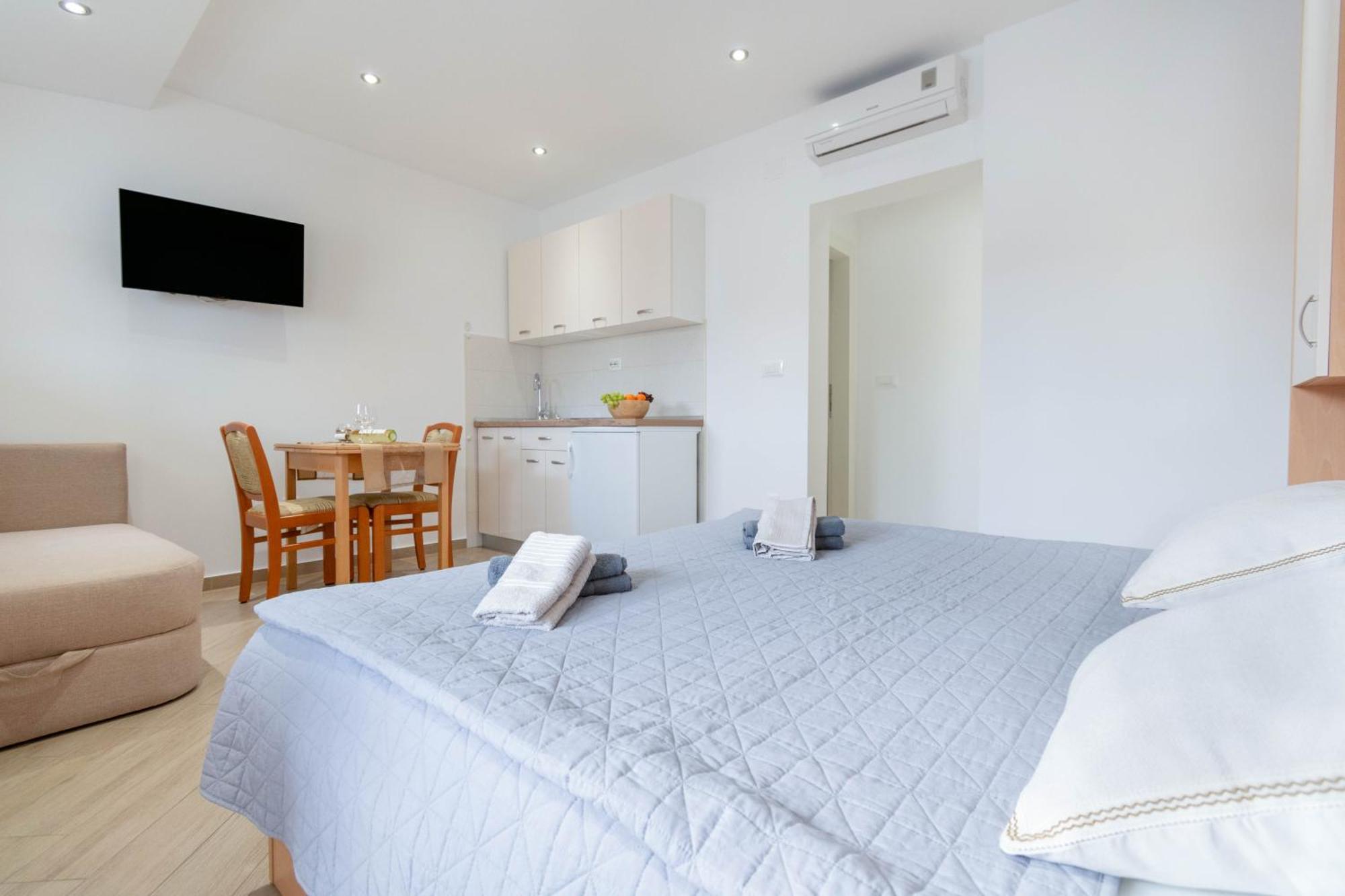 Studio Apartmani Dora Makarska Exterior foto