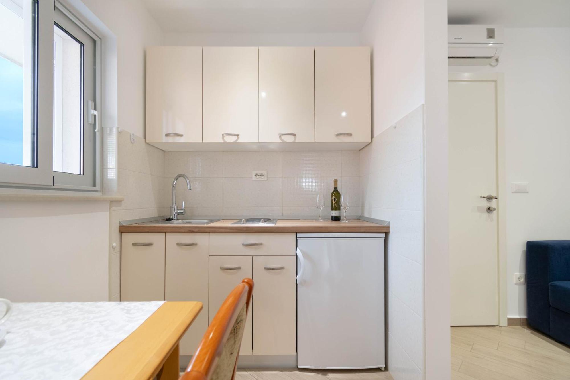 Studio Apartmani Dora Makarska Exterior foto