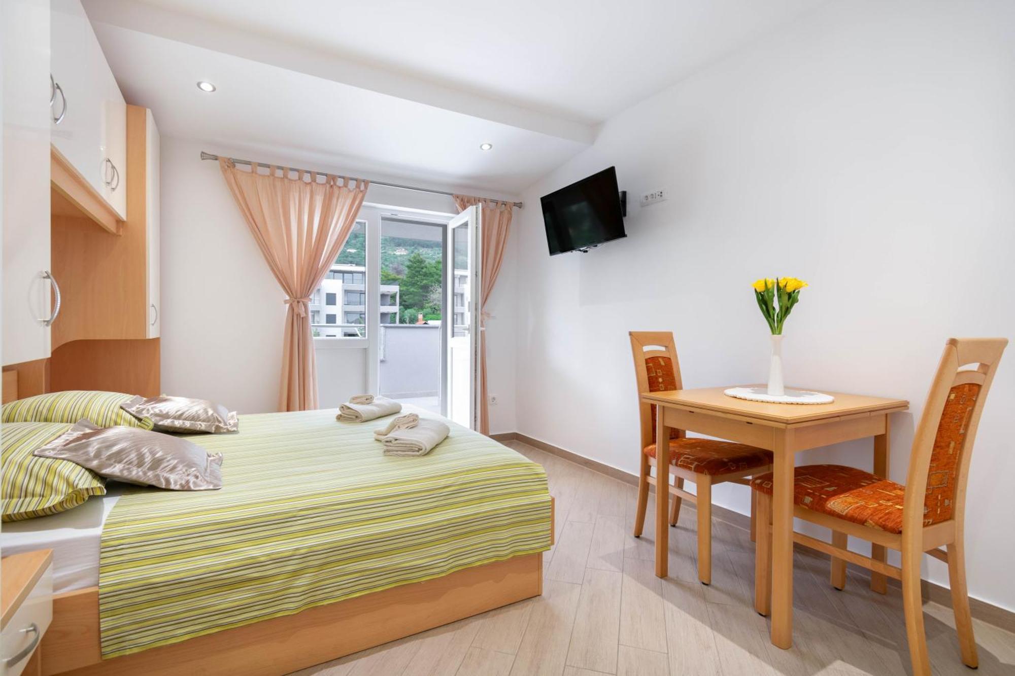 Studio Apartmani Dora Makarska Exterior foto