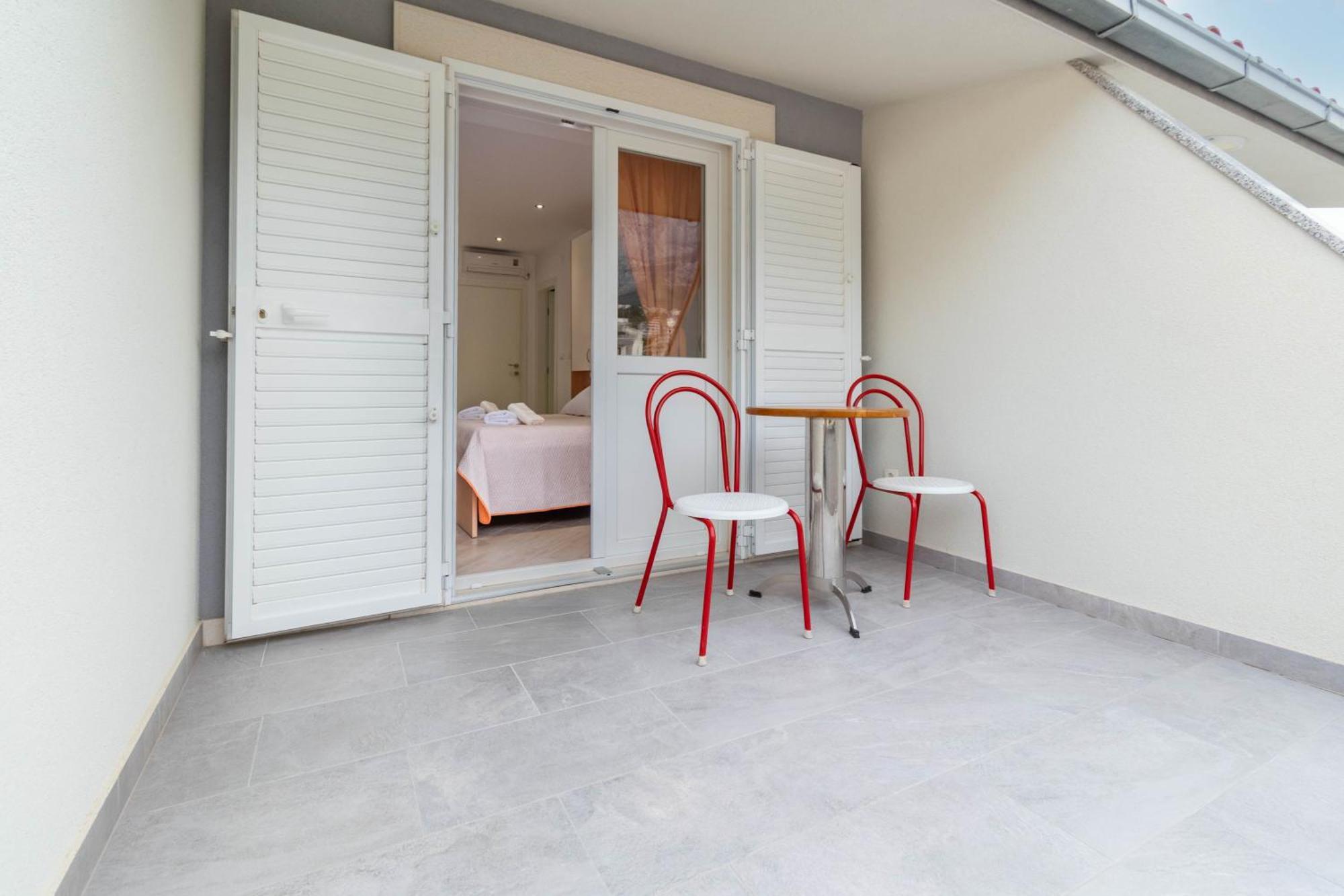 Studio Apartmani Dora Makarska Exterior foto