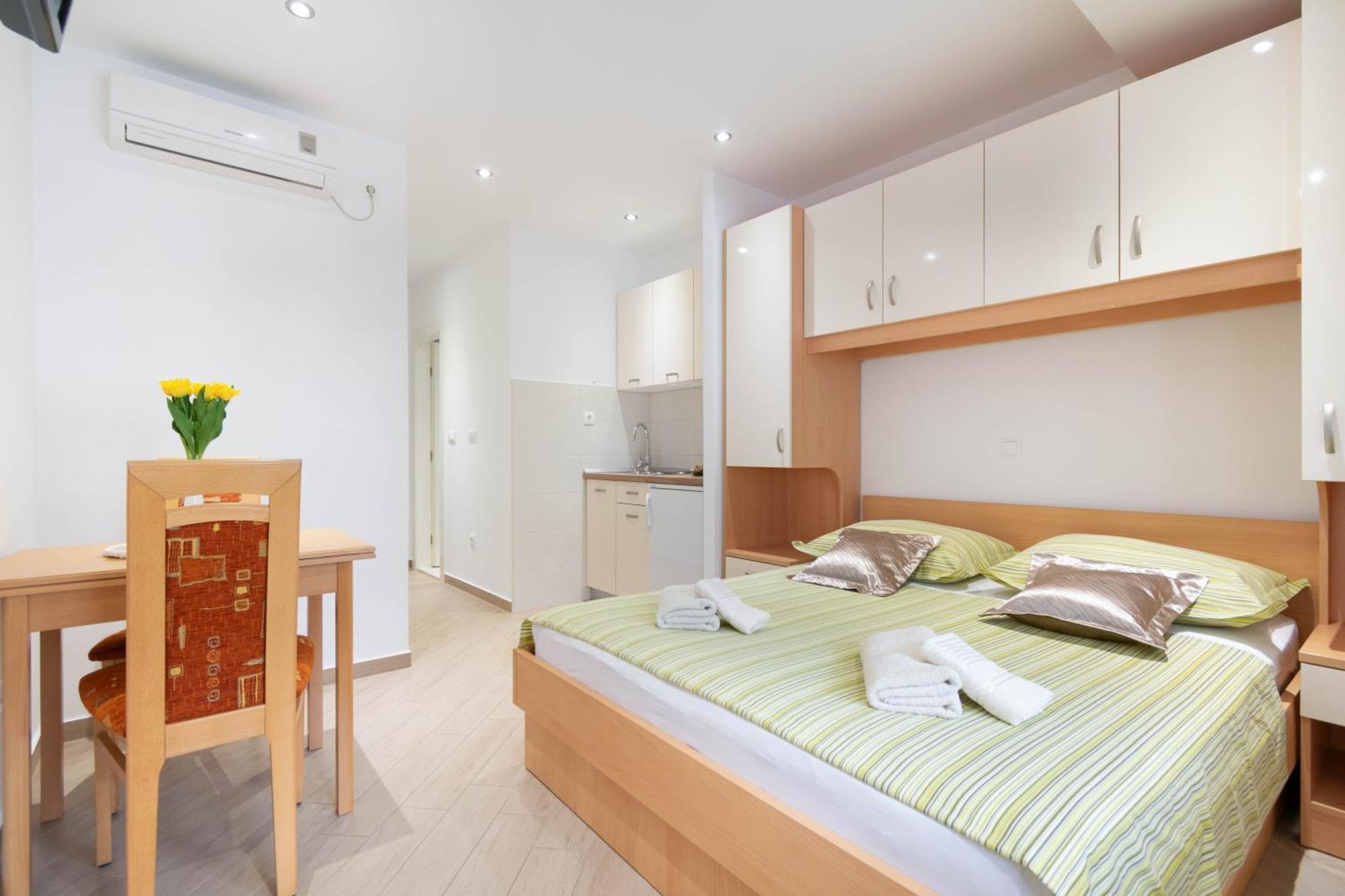 Studio Apartmani Dora Makarska Exterior foto