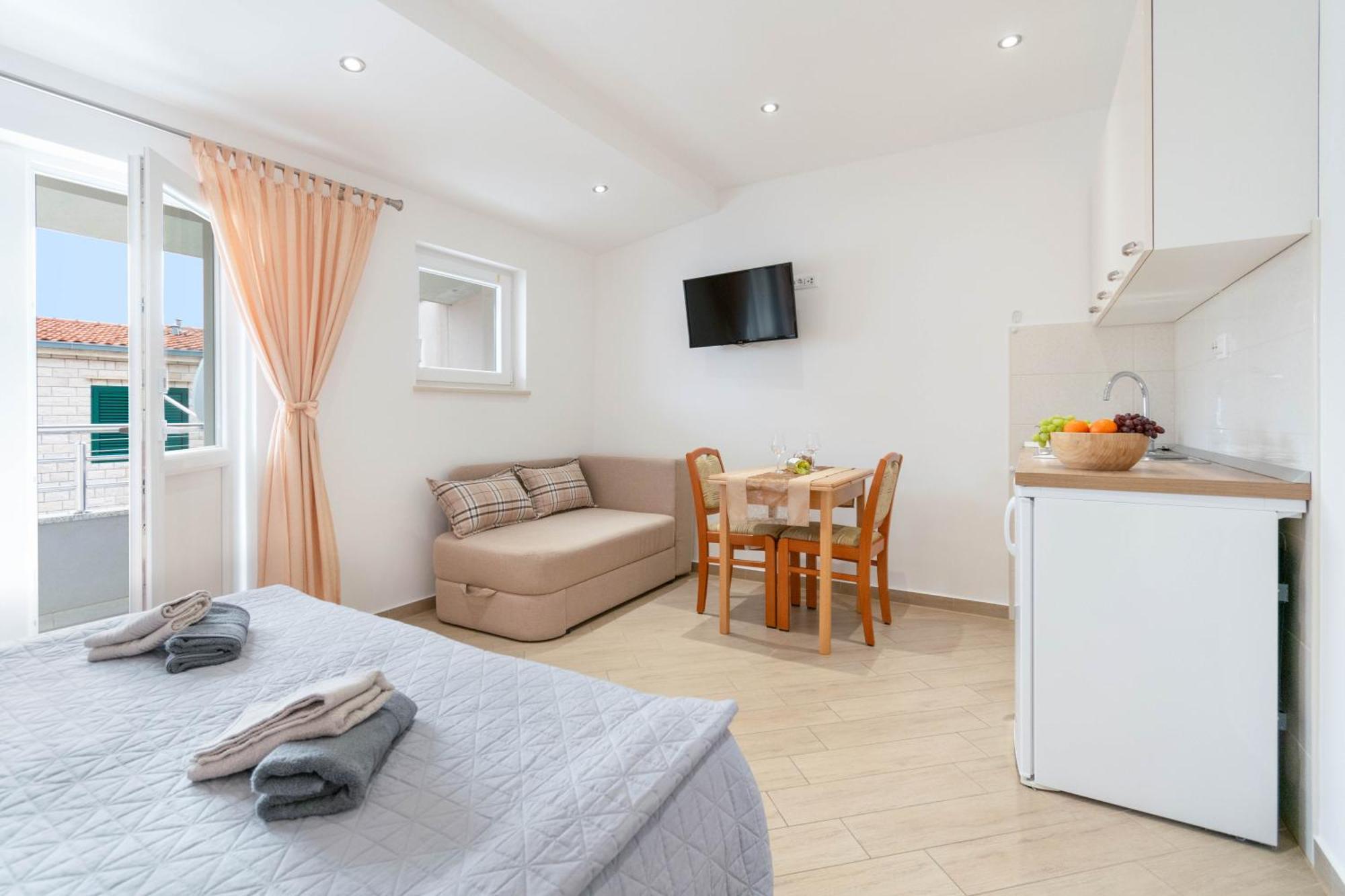 Studio Apartmani Dora Makarska Exterior foto